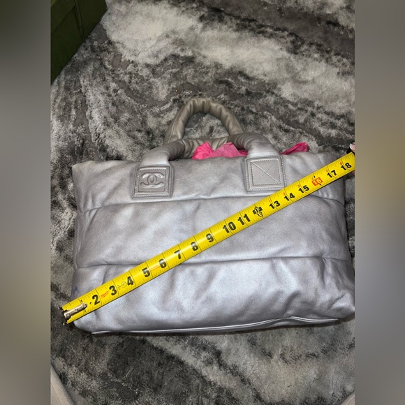 Metallic Lambskin Quilted Small Coco Cocoon Reversible Tote Light Grey & Navy - Picture 7 of 17